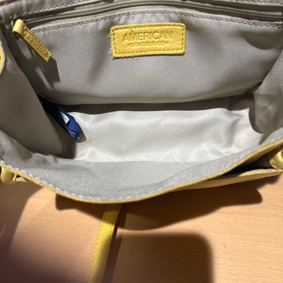 American Leather Co Pale Yellow Leather Crossbody Bag - Picture 5 of 11